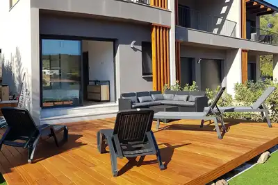 Image de Duplex 6/8 p 65m2, terrasse et jardin proche plages et 5 mn commerces en voiture
