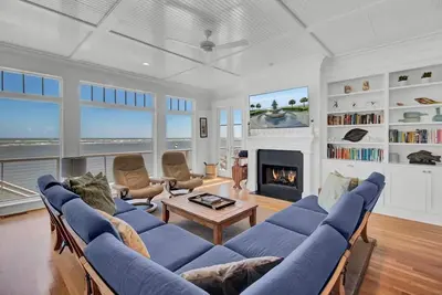 Image de “As Good As It Gets” at 3109 Marshall Boulevard|Rare Sullivan's Island Oceanfront Home|Oceanfront. . .