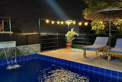 Image de Modern chalet with private pool, perfect for relaxing surrounded by nature.