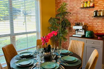 Image de Xquisite Nook, the ideal getaway in Daphne, Al!