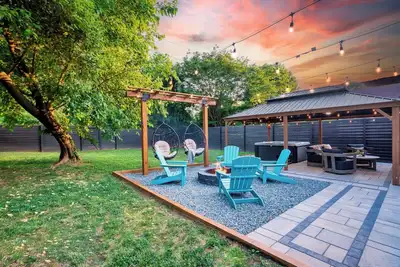 Image de Uptown Oasis, Hot Tub, Swing Chairs, Fire Pit, Gazebo