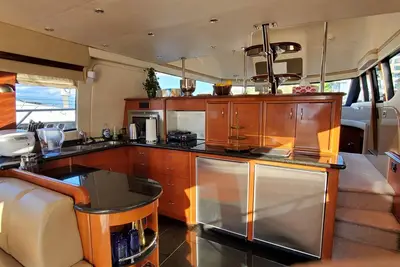 Image de Enjoyable 3-bedroom luxury boat with WiFi in Vancouver