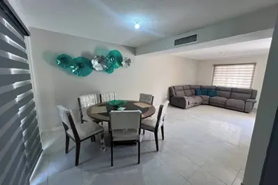 Image de House in residential area, near Tsm