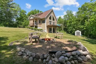 Image de Family Friendly Lake Home Sleeps 14, Sandy Beach, Lake Toys, Fire Pit, Sunrises!