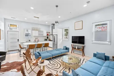 Image de Modern Brand New Boston Skyline Apartment near Airport with WiFi, Ac