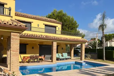 Image de Maison Climatisee 200m2 Et Piscine Privee, - 100Mètres de la mer