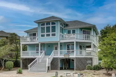 Image de 6-bedroom semi-oceanfront house in Corolla Obx, Pets ok, heated pool.