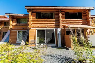 Image de Bring the whole family! Pet Friendly. 10 minute walk to the lifts.