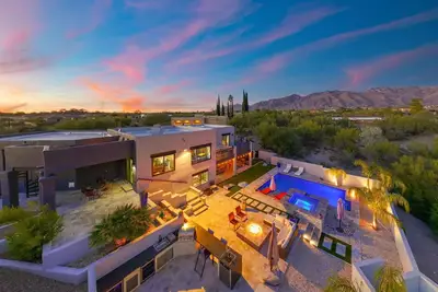 Image de Backyard Oasis, Mountain Views, Resort Style Pool & Jacuzzi!