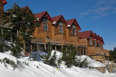 Image de FlumeFloIandO - Ski-in & Ski-out chalet! , A True Ski-in/out @ Snowshoe