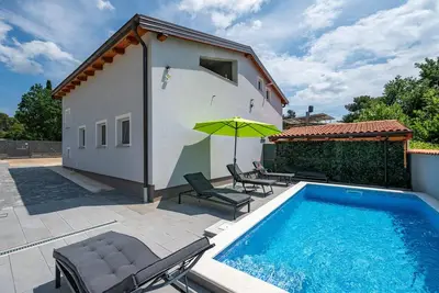 Image de Superbe appartement à Peroj avec WiFi