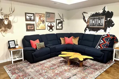 Image de Hankins’ Hideaway: Spacious 3br Western Lodge w/ Modern Amenities in Lampasas