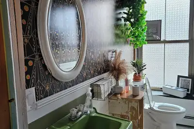 Image de Gorgeous, Lg 1-Br suite downtown Gardiner w/ Ac, Wifi, projector, Pets welcome.