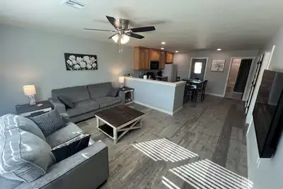 Image de New! Prime Location to Casino Excitement with 2 King Beds and No Cleaning Fees.