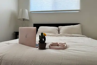 Image de Newly renovated 3 bdr home. Just 15 min to the beach, 24 hour pancakes & SpaceX.