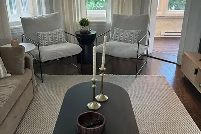 Image de Large 3 bedroom apartment in Roger’s Park!