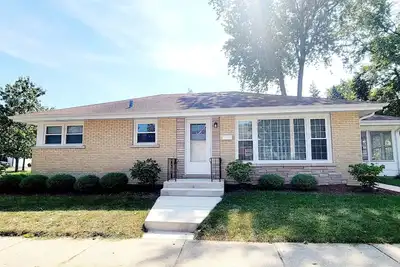 Image de Charming 3-bedroom house 1-full bath in Glenview 10min walk to Golf Metra