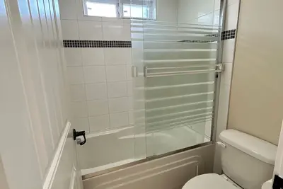 Image de Cozy, Tranquil & Private  Full 1 Bedroom Apartment, Sleeps 4, Ac and Wi-Fi