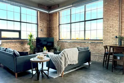 Image de The Luxe Loft in Canal Park | New- Boho-Chic