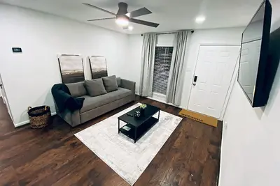 Image de Modern 2b | Free Parking + Wi-Fi | Near Iah & Dt
