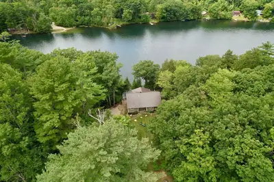Image de Lakeside Lodge at Fern Lake: 3br/1ba Waterfront w/ Dock