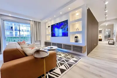 Image de Ultra Modern-5mins from Waikiki Beach-Rare 2br/2bth with Parking