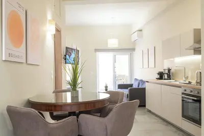 Image de City Center Apt With Large Private Backyard, By Idealstay Experience