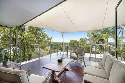 Oceanview family oasis 900m from beach with pool, kitchen & games room