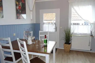 Image de \"Holiday home Mika\". . . only about 300m from the beach!