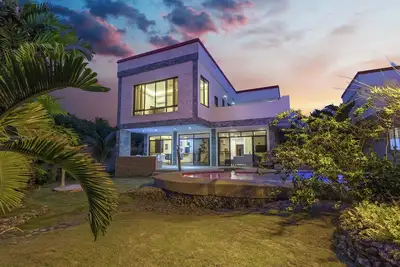 Image de Luxury Charming 3-Bedroom Villa 300m2, directly on the Sea, Panglao, Bohol