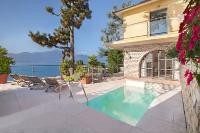 Image de Villa Vista Lago With Pool