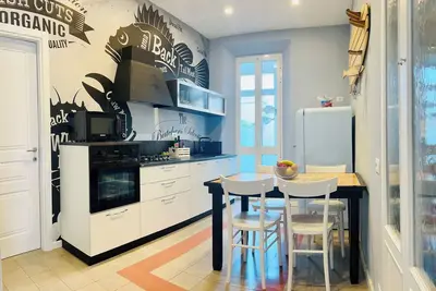 Image de Delightful apartment in the historic center a stone's throw from the sea