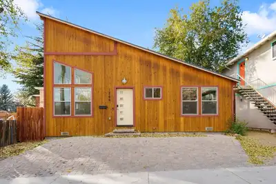 Image de Cozy Midtown Cabin Walk To Downtown Pet Friendly