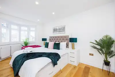 Image de 4 Bed House in Bexley | Pool Table | Free Parking