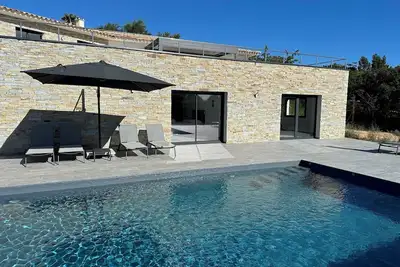Villa avec piscine à 10 minutes à pied de la splendide plage de Pinarello
