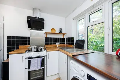 Image de 2 Bed Flat | Addiscombe Road | Sleeps 5 | Smart Tv | WiFi | Netflix