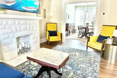 Image de 3 Stories, 4 Bedrooms + 1. 5 Baths, 3 King + 2 Queen, 15 Minutes to Pittsburgh