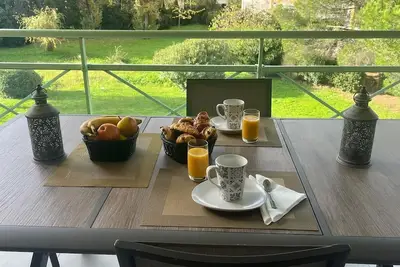 Image de Bel appartement dans résidence calme et verdoyante à 6 minutes des plages