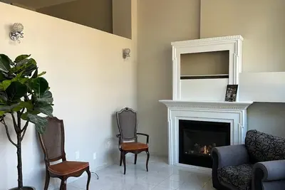 Image de Private home with 5 large bedroom and spacious common areas with private patio.