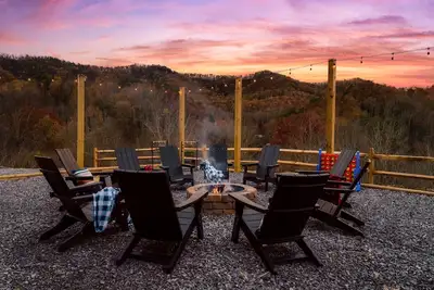Image de Smoky Mtn -GameRoom, HeatedPool, Theater, Firepit&Bbq