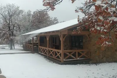 Image de 4-bedroom lodge in brilliant Tulsa, Enjoy the fresh air and wildlife!