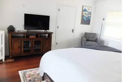 Image de #8 Downtown Apt -Historic main street - King Bed\n\n