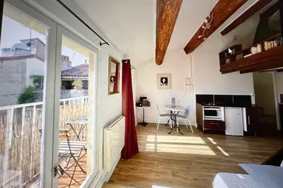 Image de Studio with balcony in the heart of the old town (& 3min walk from the old port)