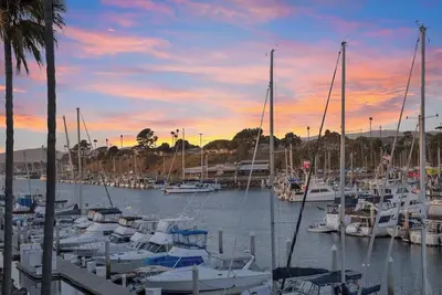 Image de Serene Harborfront Condo | Unbeatable Views & Coastal Charm