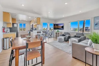 Image de Oceanside Harbor Getaway | Steps to Sand, Shops & Restaurants