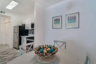 Image de Your Modern & Cozy Avalon Retreat Clearwater Beach Awaits You!