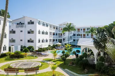 2bed Condo by Surf Beach