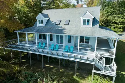 Image de Bay Haven. Comfort, deck & water access.