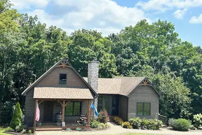 Image de The Retreat at Eagles Landing. Cozy cabin in a beautiful and gated neighborhood,