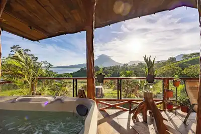 Image de Arenal volcano & Lake front House Las Pavas.